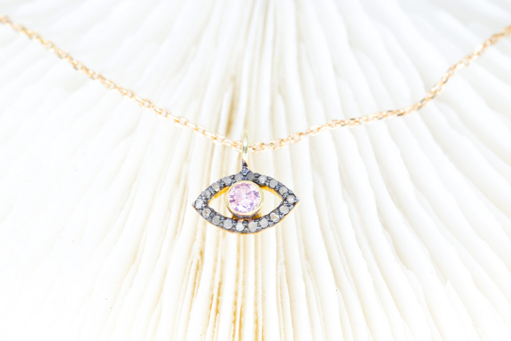 Collier Eyes