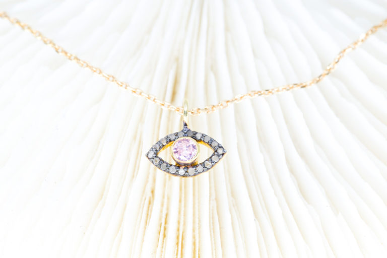 Collier Eyes