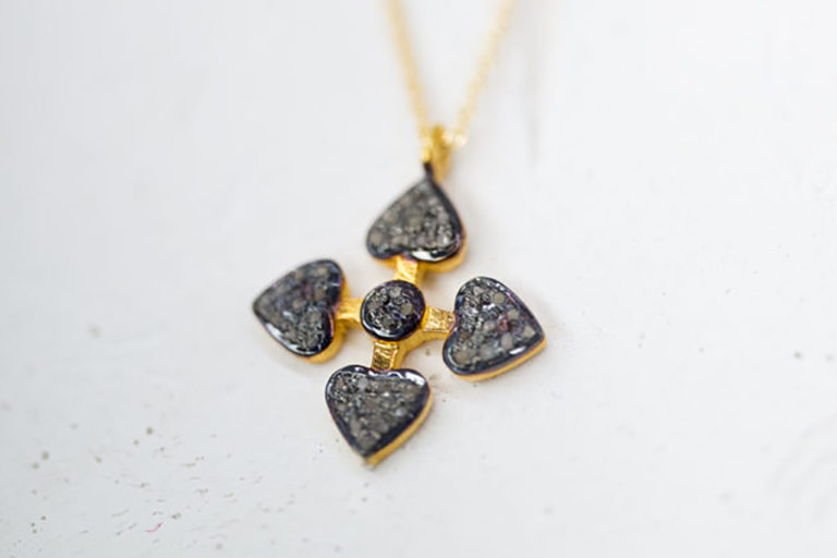 Collier Love Thought