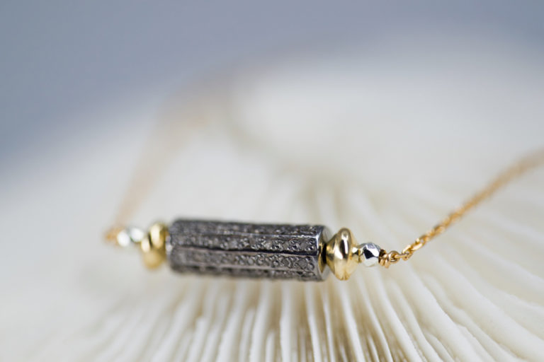 Collier Mantra