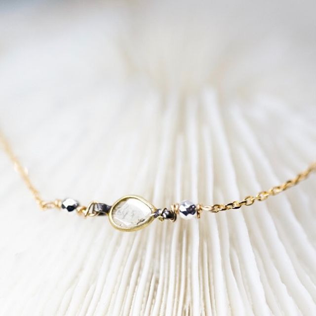 Bracelet diamant slice.
Ce bracelet fait parti de notre collection Mini-Joaillerie.
Les diamants Polki sont l’essence de cette collection.
Ils symbolisent la féminité et la pureté.

Merci à Joël Maunier pour son travail photographique !
@studio.mnr

#maisonboehm #diamantpolki #minijoaillerie #bijouxcreateur #protection #jewelrydesign #handmadewithlove
